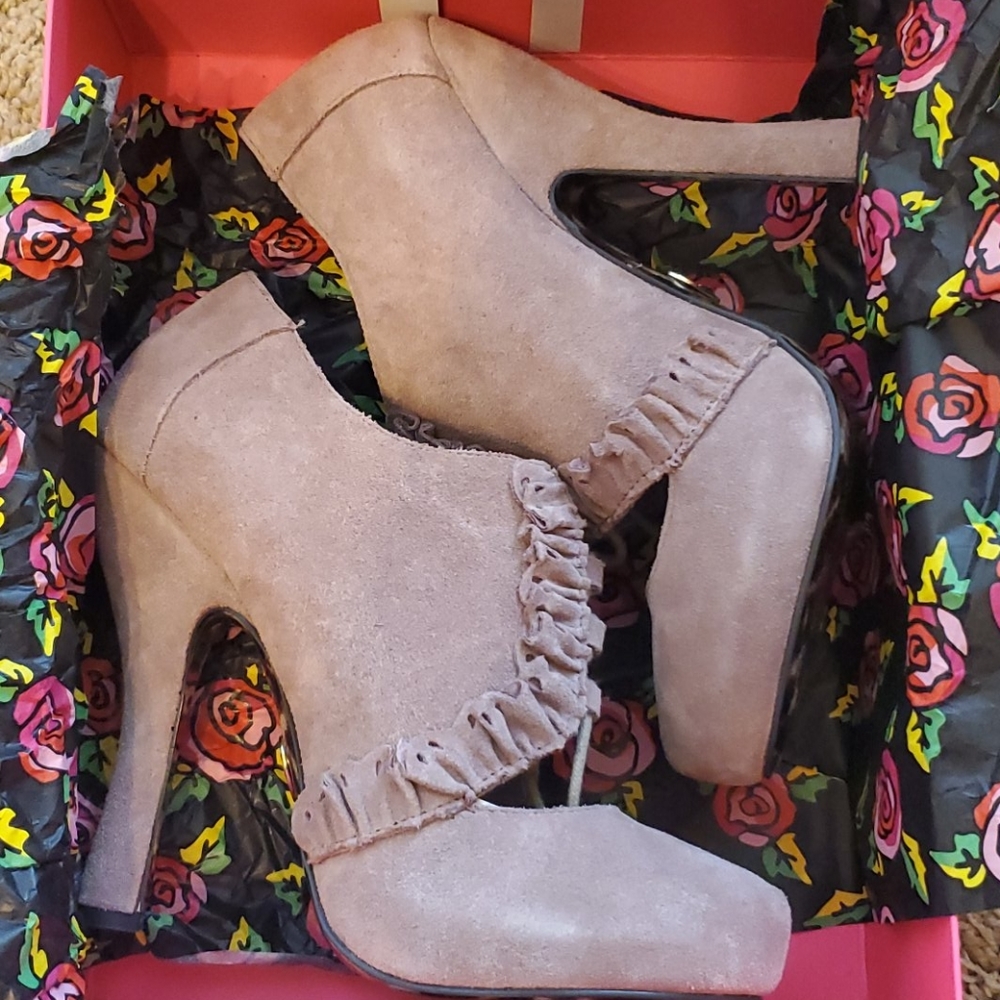 Betsey Johnson Teaseey Blush Suede Shoes